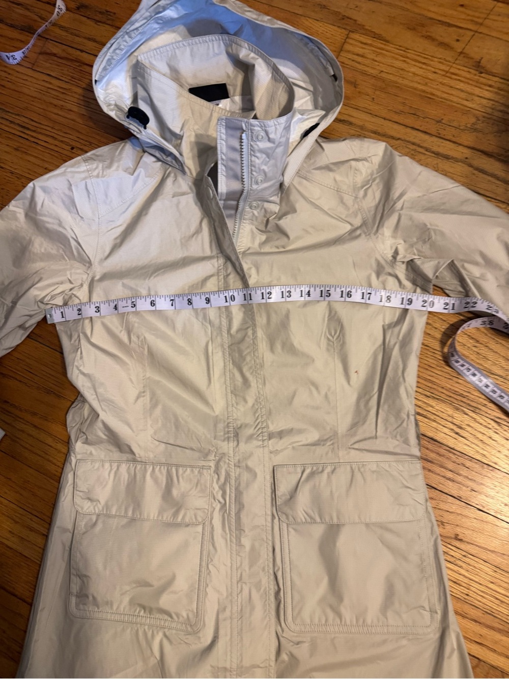 Patagonia Cream Hooded trench rain  Coat used once size S women - Picture 11 of 14